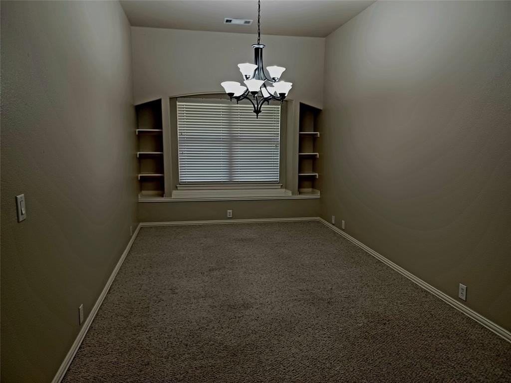 664 Vickie St - Photo 6 of 31