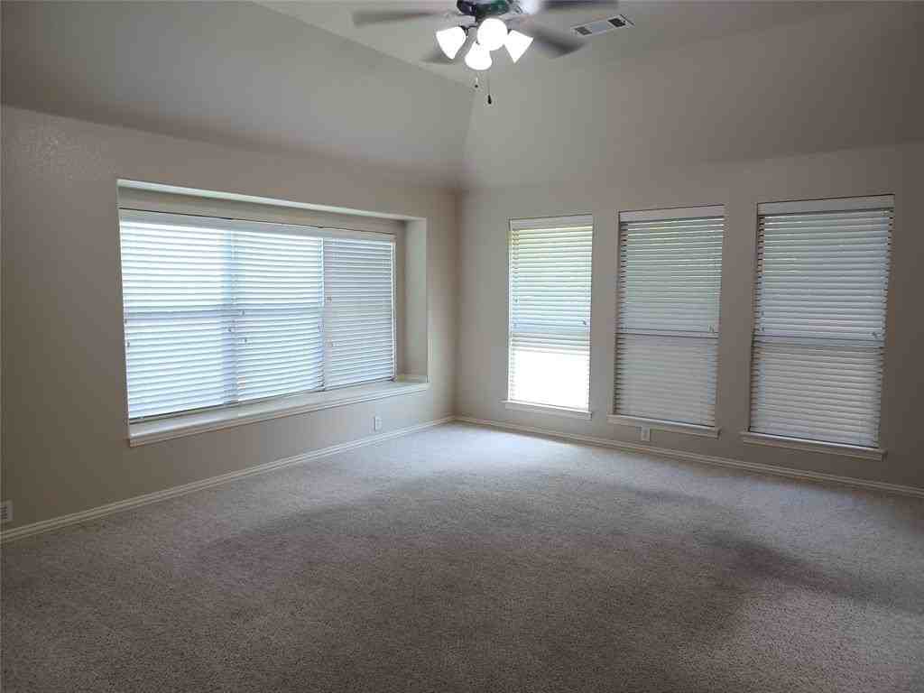 664 Vickie St - Photo 7 of 31