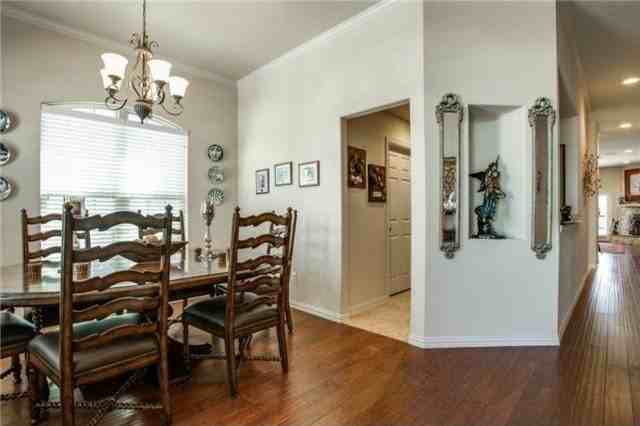 5641 Hampshire Dr - Photo 5 of 21