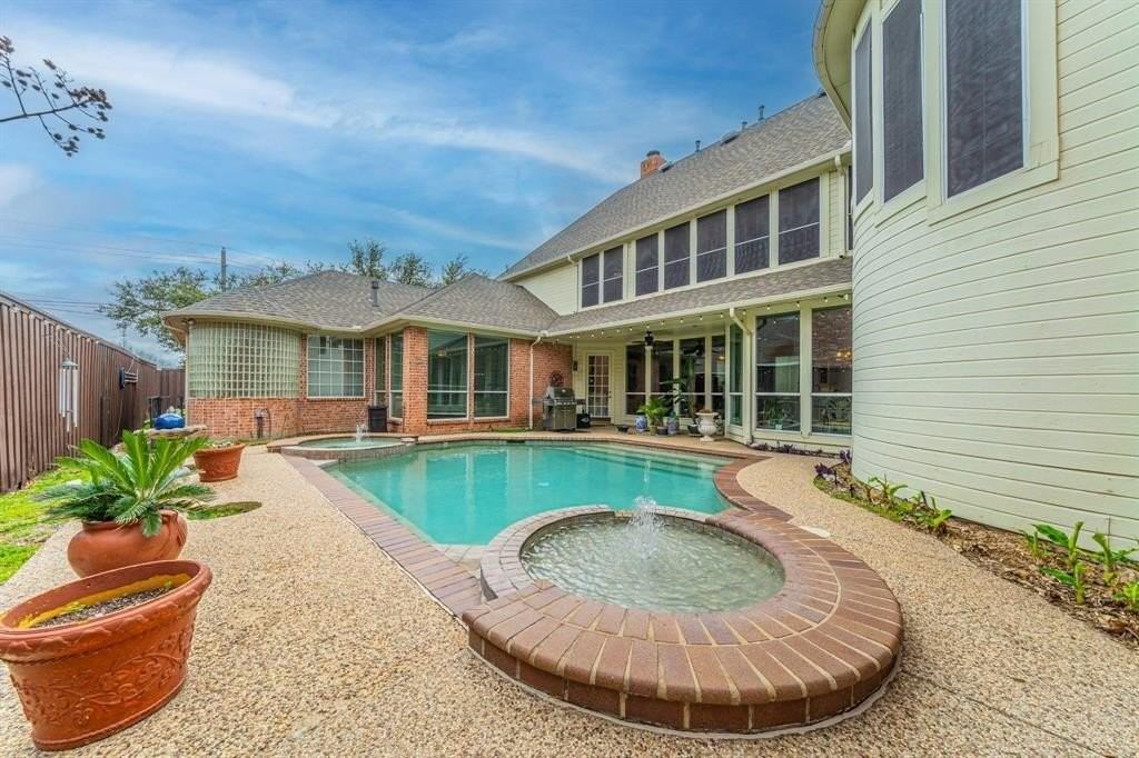 5120 Ambergate Ln - Photo 4 of 40