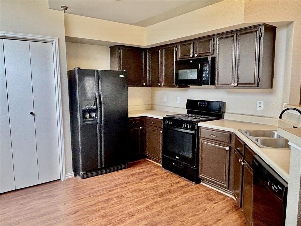 1701 Hillside Dr - Photo 4 of 20