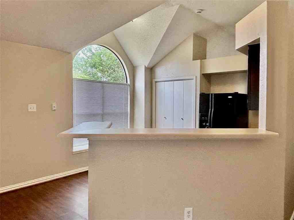 1701 Hillside Dr - Photo 5 of 20