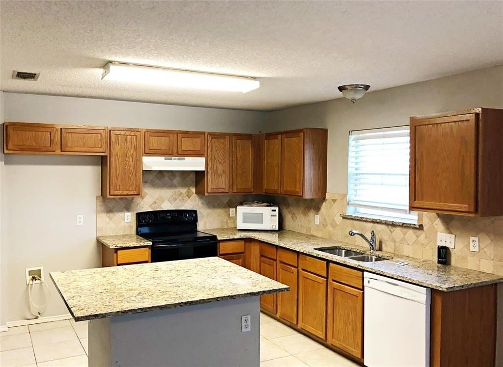 1205 Meadowgate Dr - Photo 3 of 3