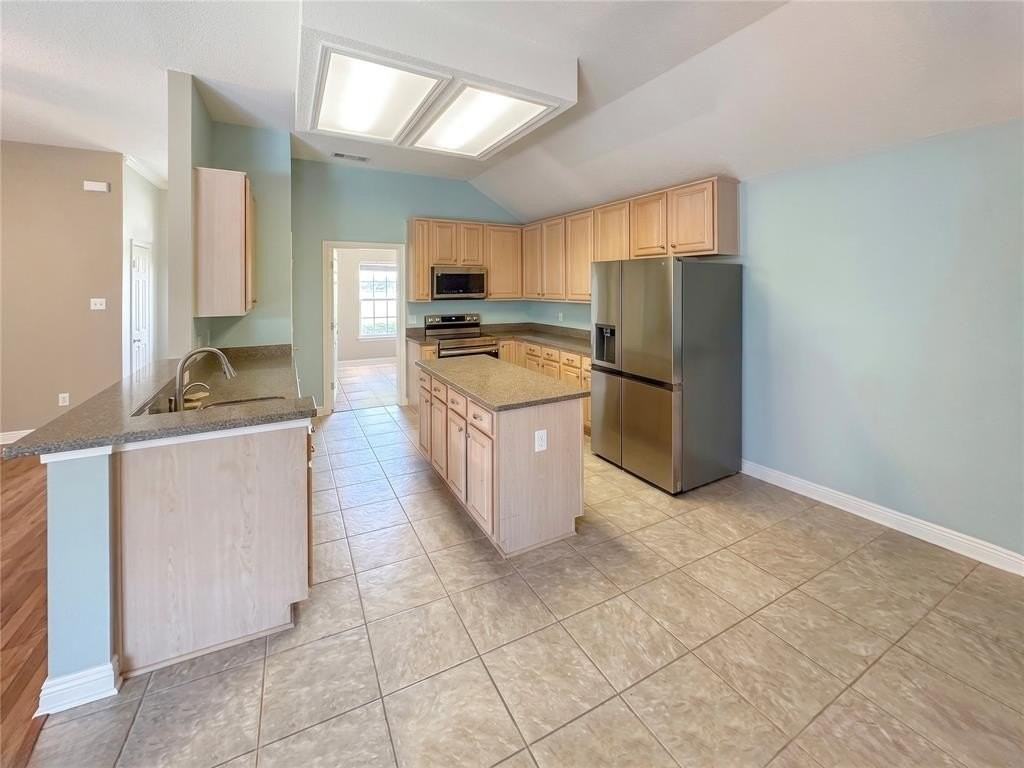 3813 Cromwell Dr - Photo 4 of 15