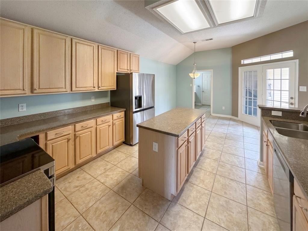 3813 Cromwell Dr - Photo 5 of 15