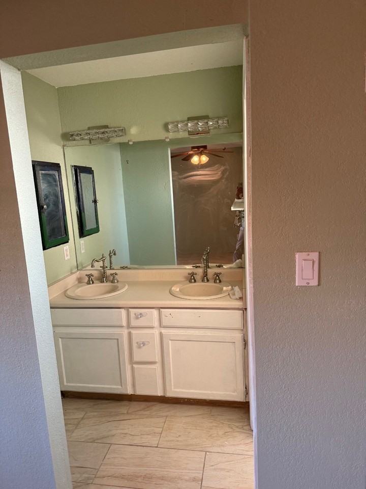 2668 W 12th Pl - Photo 5 of 11