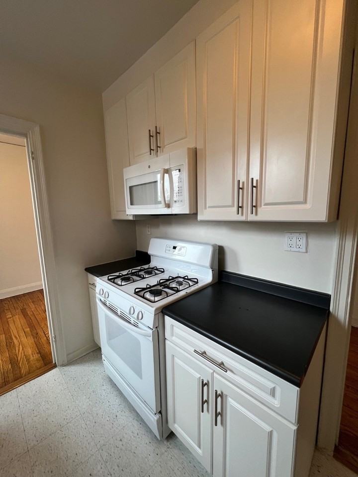 625 Gramatan Ave #4U - Photo 5 of 10