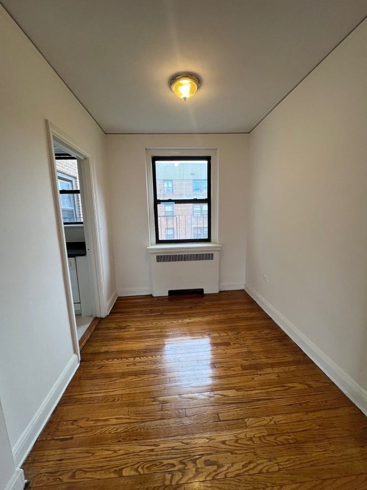 625 Gramatan Ave #4U - Photo 7 of 10