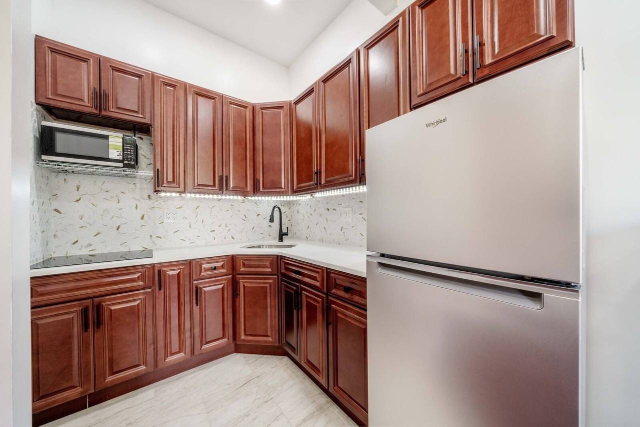 211 W 122nd St #2 - Photo 3 of 4