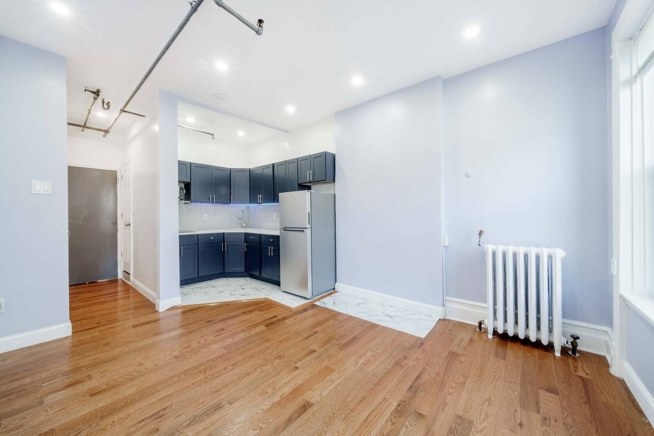 211 W 122nd St #3