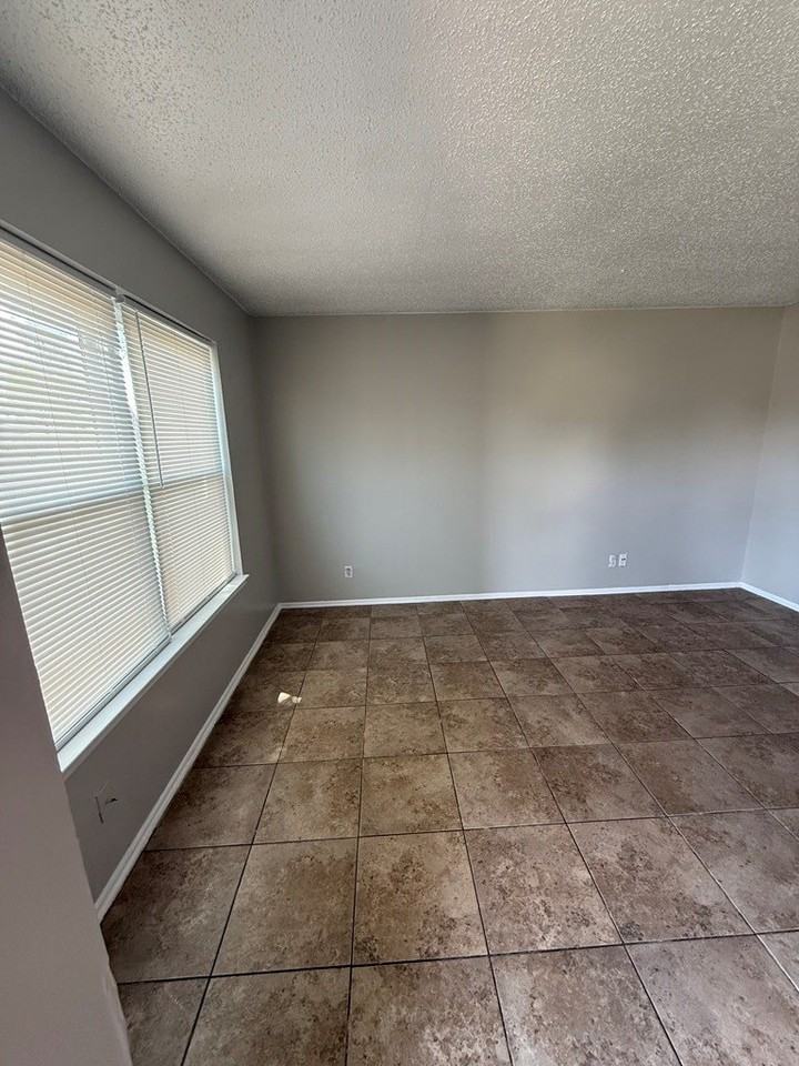 1119 E 51st St - Photo 2 of 14