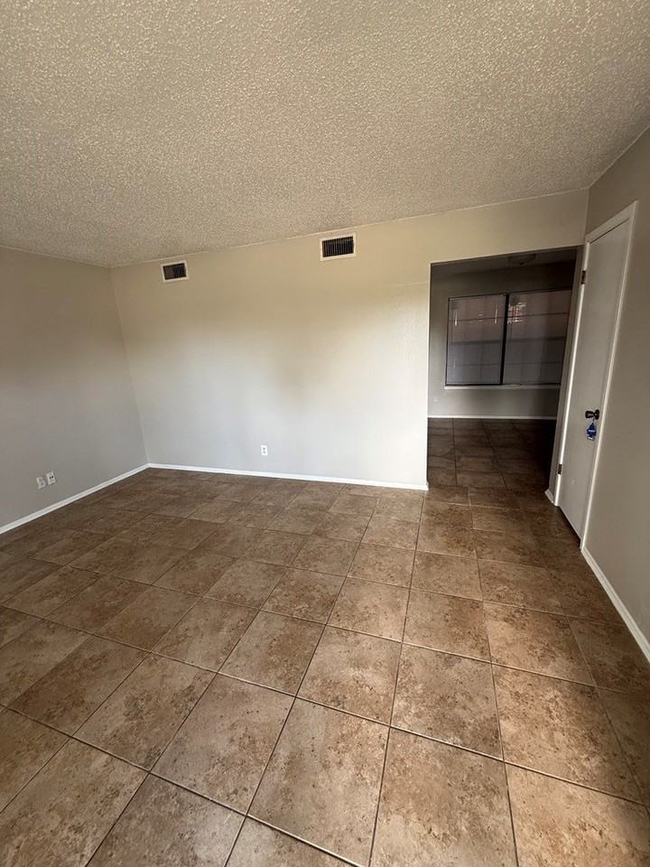 1119 E 51st St - Photo 3 of 14