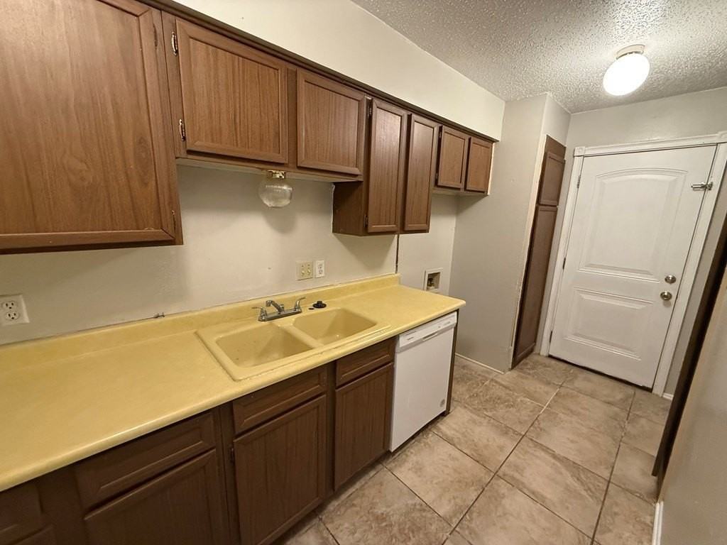 1119 E 51st St - Photo 7 of 14