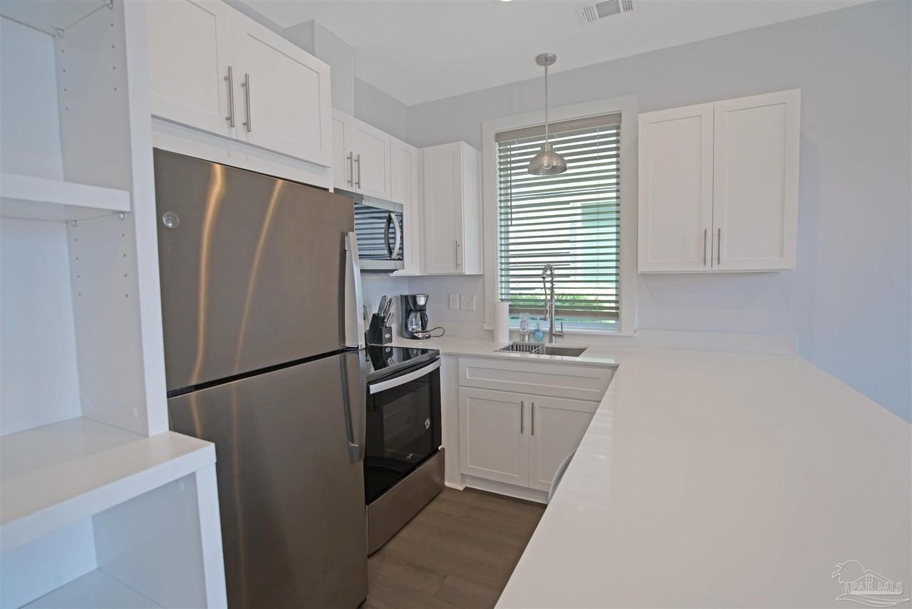 379 S Clubbs St #A - Photo 4 of 16