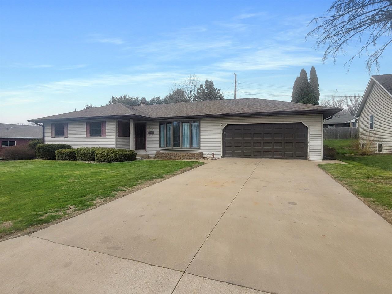 445 Peach St - Photo 2 of 23