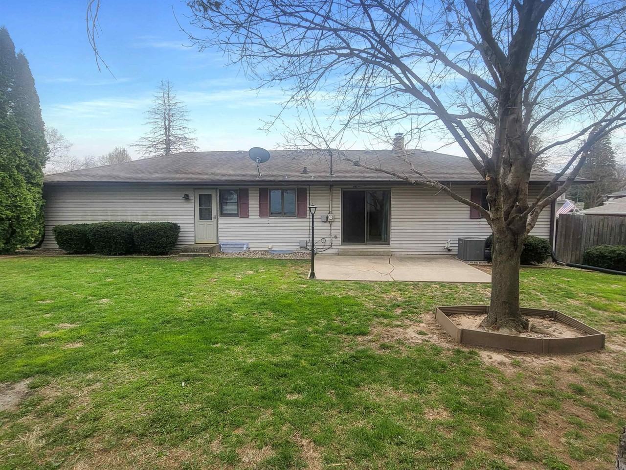 445 Peach St - Photo 3 of 23