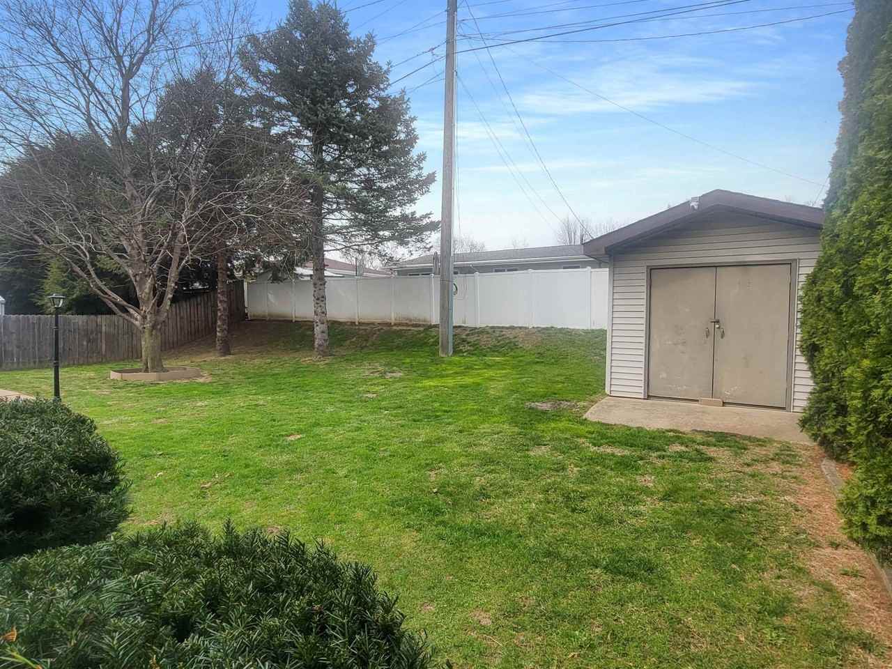 445 Peach St - Photo 6 of 23