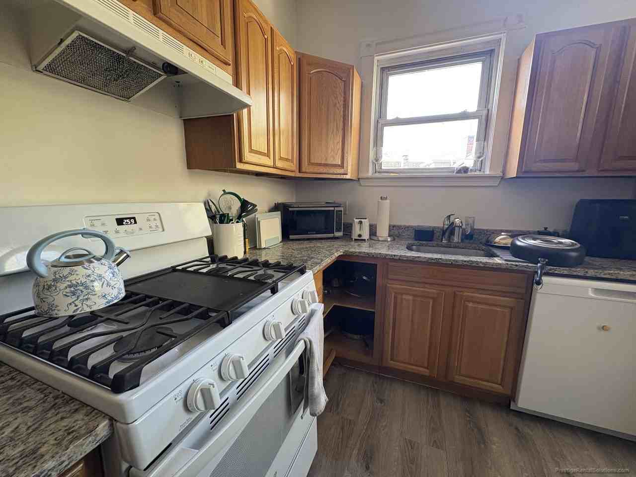 4 Eleanor St #4 - Photo 7 of 38