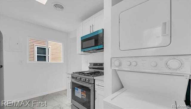 23108 Pilgrim Ave - Photo 5 of 17