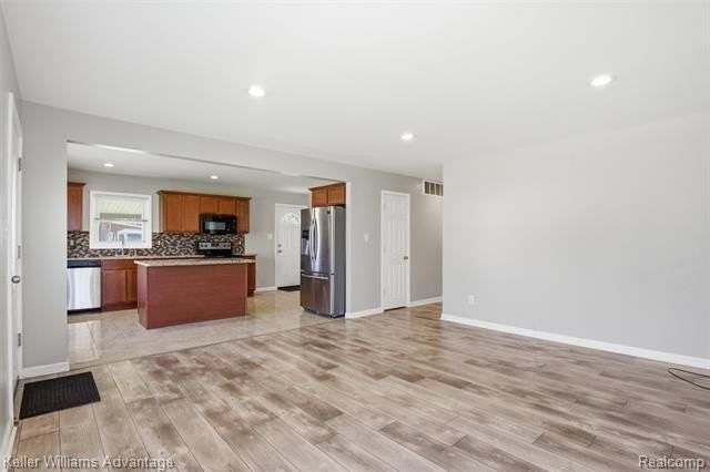 7435 Lathers St - Photo 5 of 31