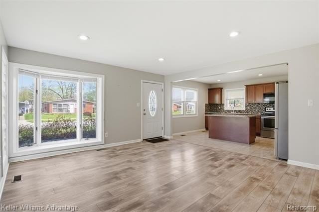 7435 Lathers St - Photo 6 of 31