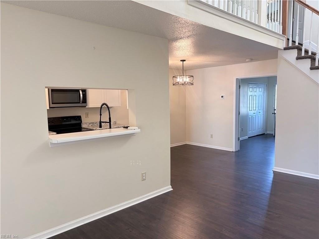 160 Wexford Dr E - Photo 4 of 31