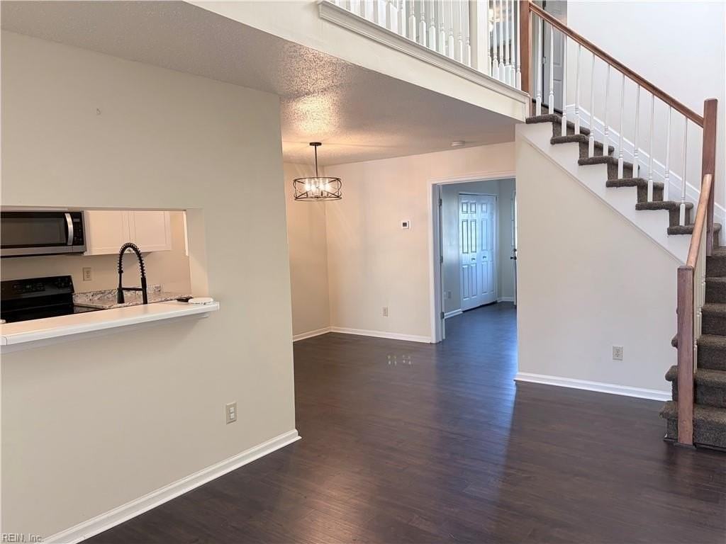 160 Wexford Dr E - Photo 5 of 31