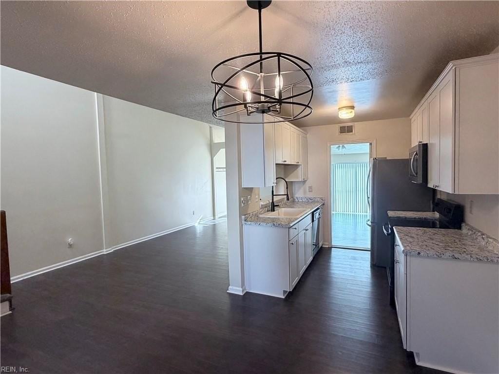 160 Wexford Dr E - Photo 6 of 31