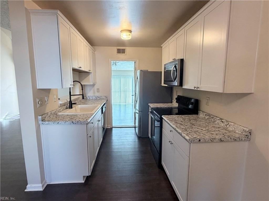 160 Wexford Dr E - Photo 7 of 31