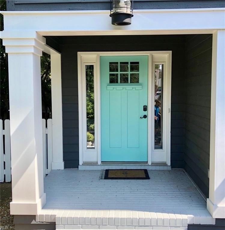 808 Vanderbilt Ave - Photo 3 of 31