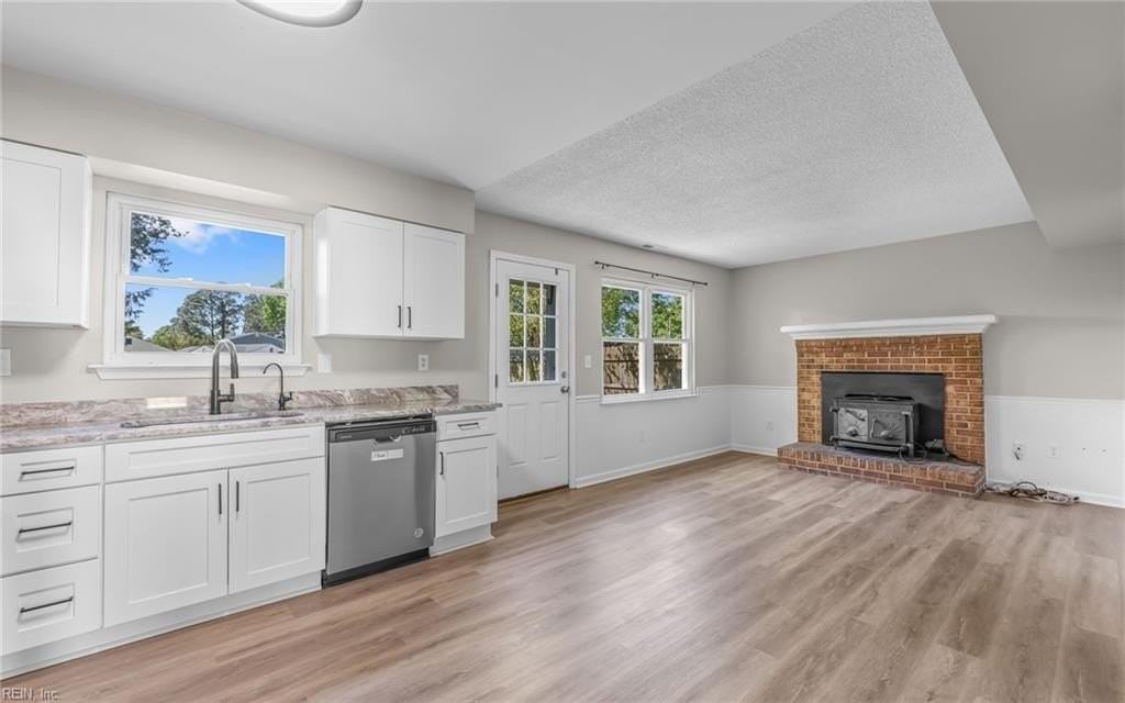 4957 Aquarius Ct - Photo 4 of 31