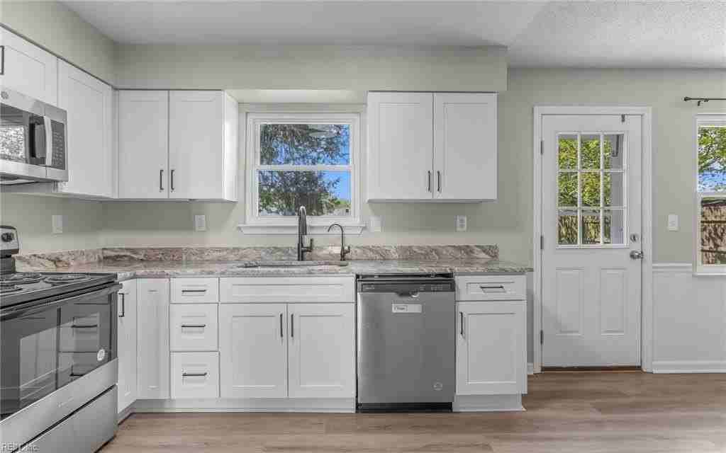 4957 Aquarius Ct - Photo 6 of 31