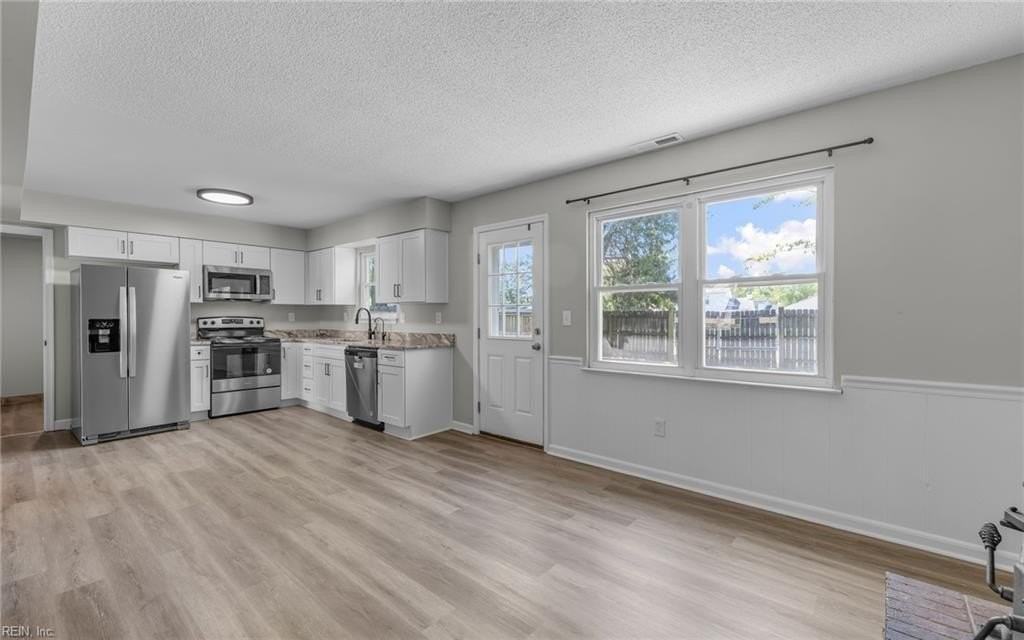 4957 Aquarius Ct - Photo 7 of 31