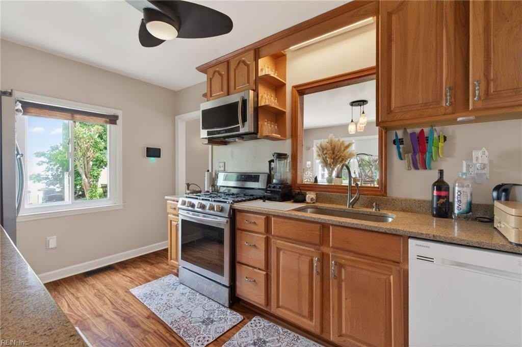 415 Fresh Meadow Rd - Photo 4 of 33