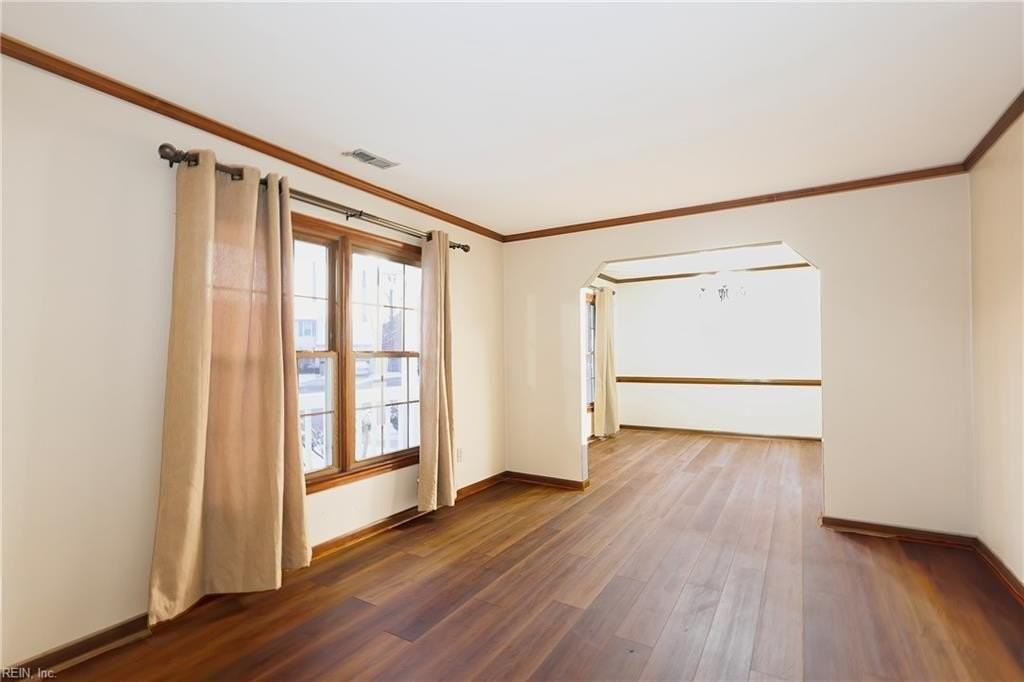 1008 Hollins College Ct - Photo 4 of 33