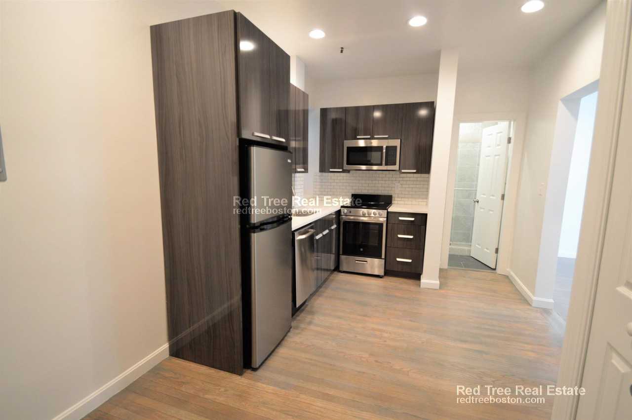 19 Peterborough St #16