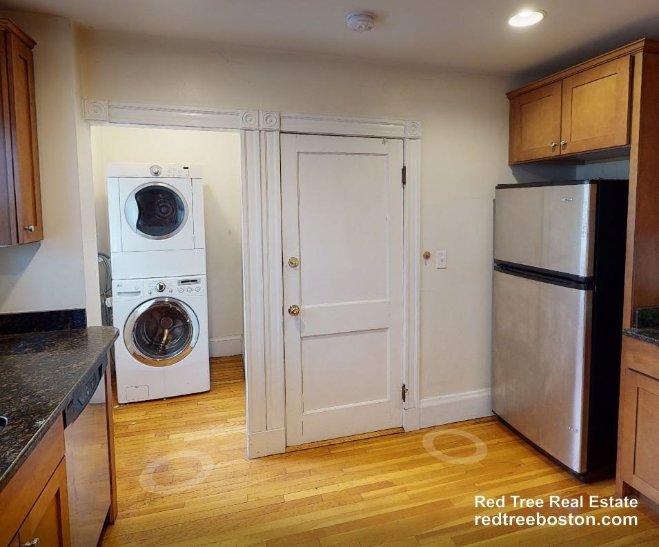 189 Wordsworth St #1 - Photo 2 of 9