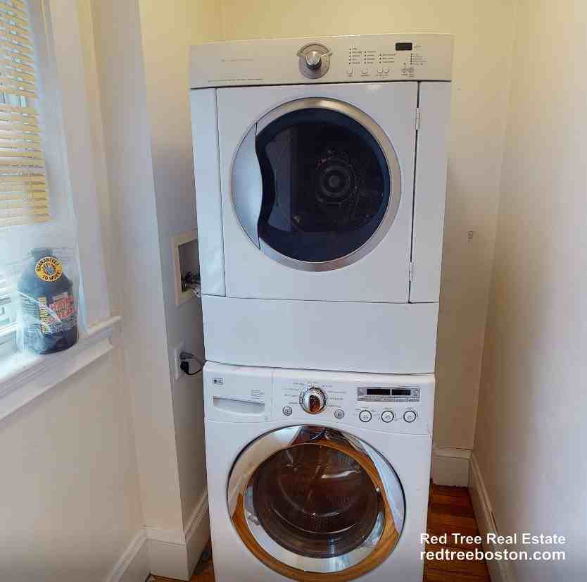 189 Wordsworth St #1 - Photo 3 of 9