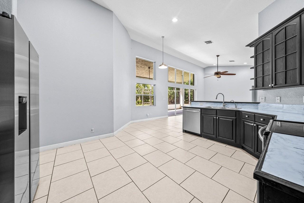 16105 Temple Blvd - Photo 5 of 50
