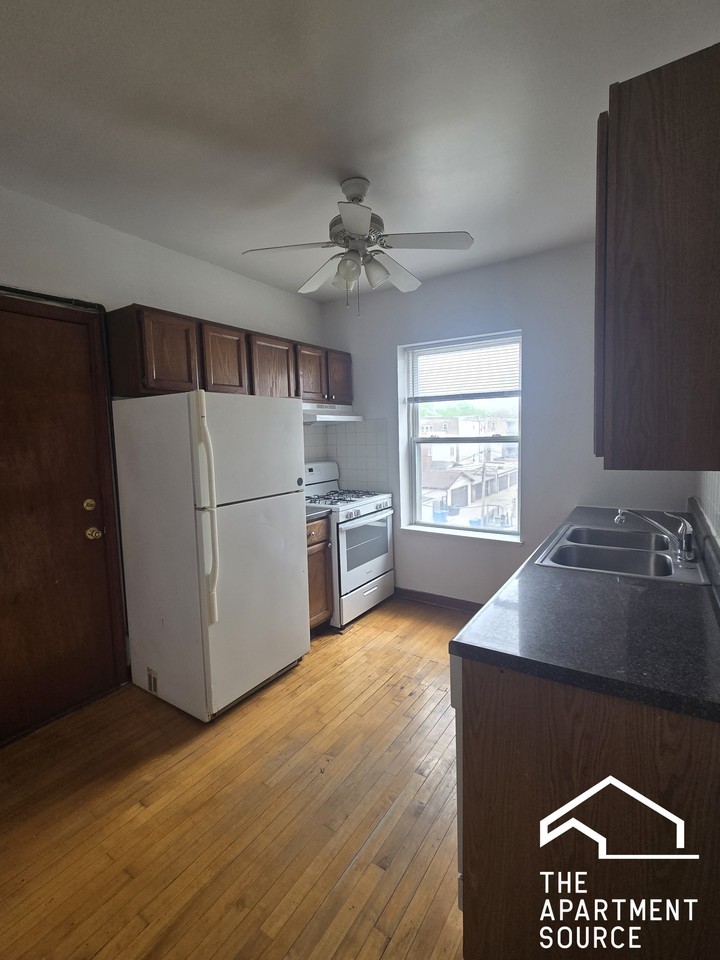 3157 W Argyle St #3E - Photo 2 of 8