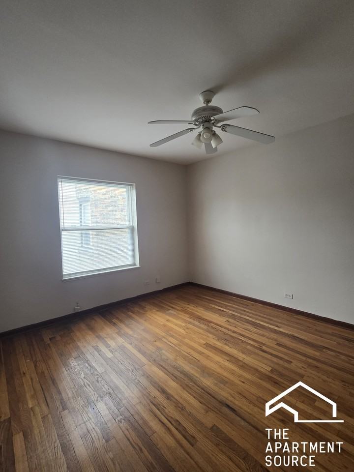 3157 W Argyle St #3E - Photo 3 of 8