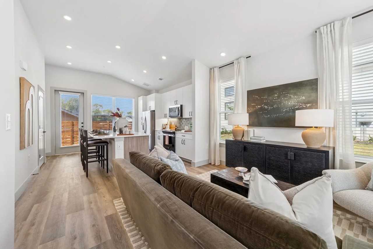 4515 Bluebonnet Ln