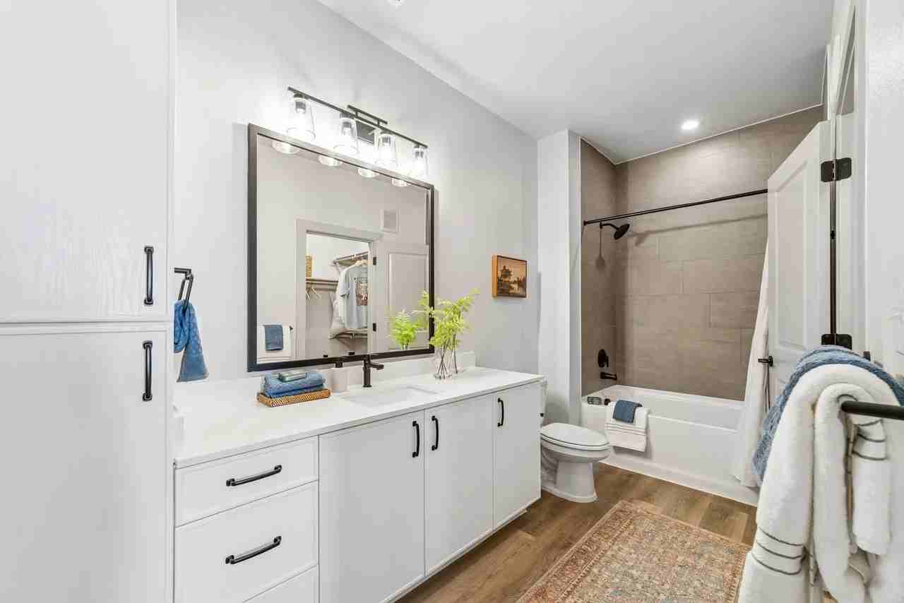 4515 Bluebonnet Ln - Photo 5 of 8