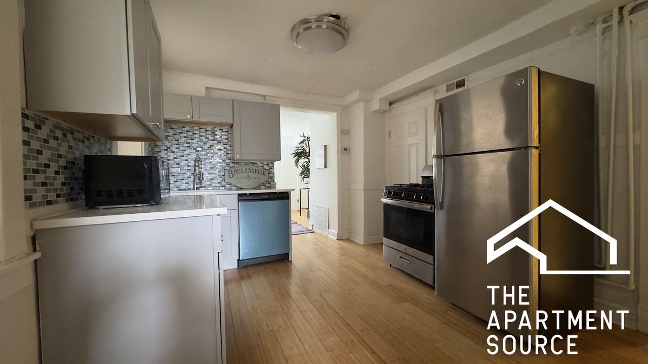 2642 W Hirsch St #1 - Photo 3 of 11