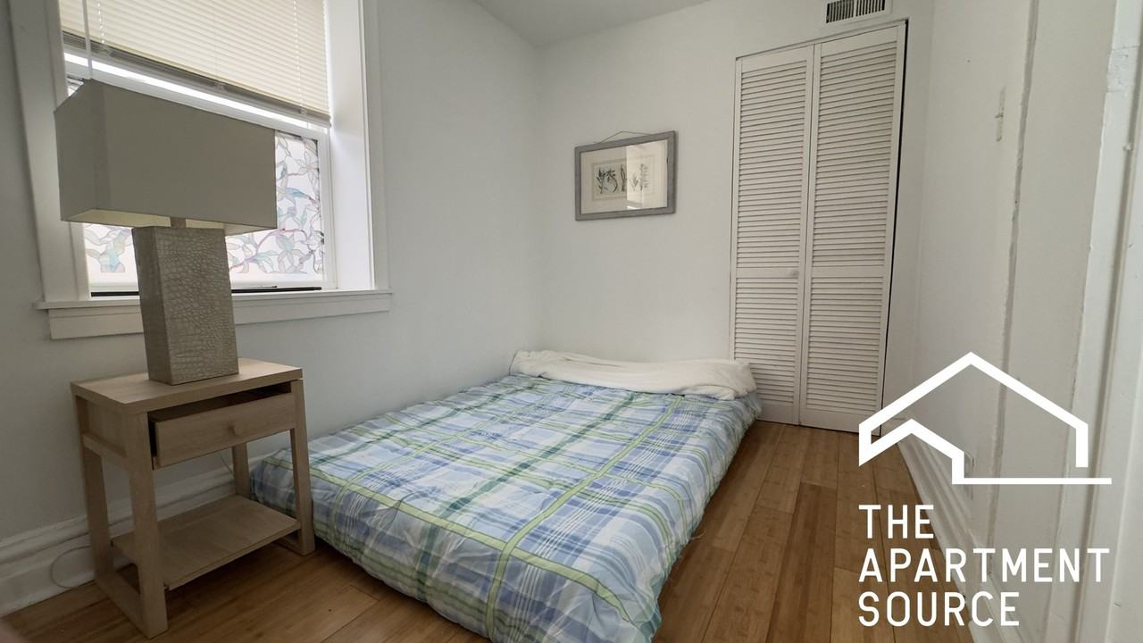 2642 W Hirsch St #1 - Photo 6 of 11