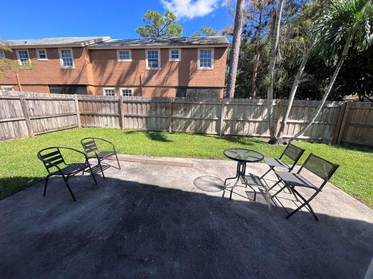 1598 Hawthorne Pl - Photo 4 of 38