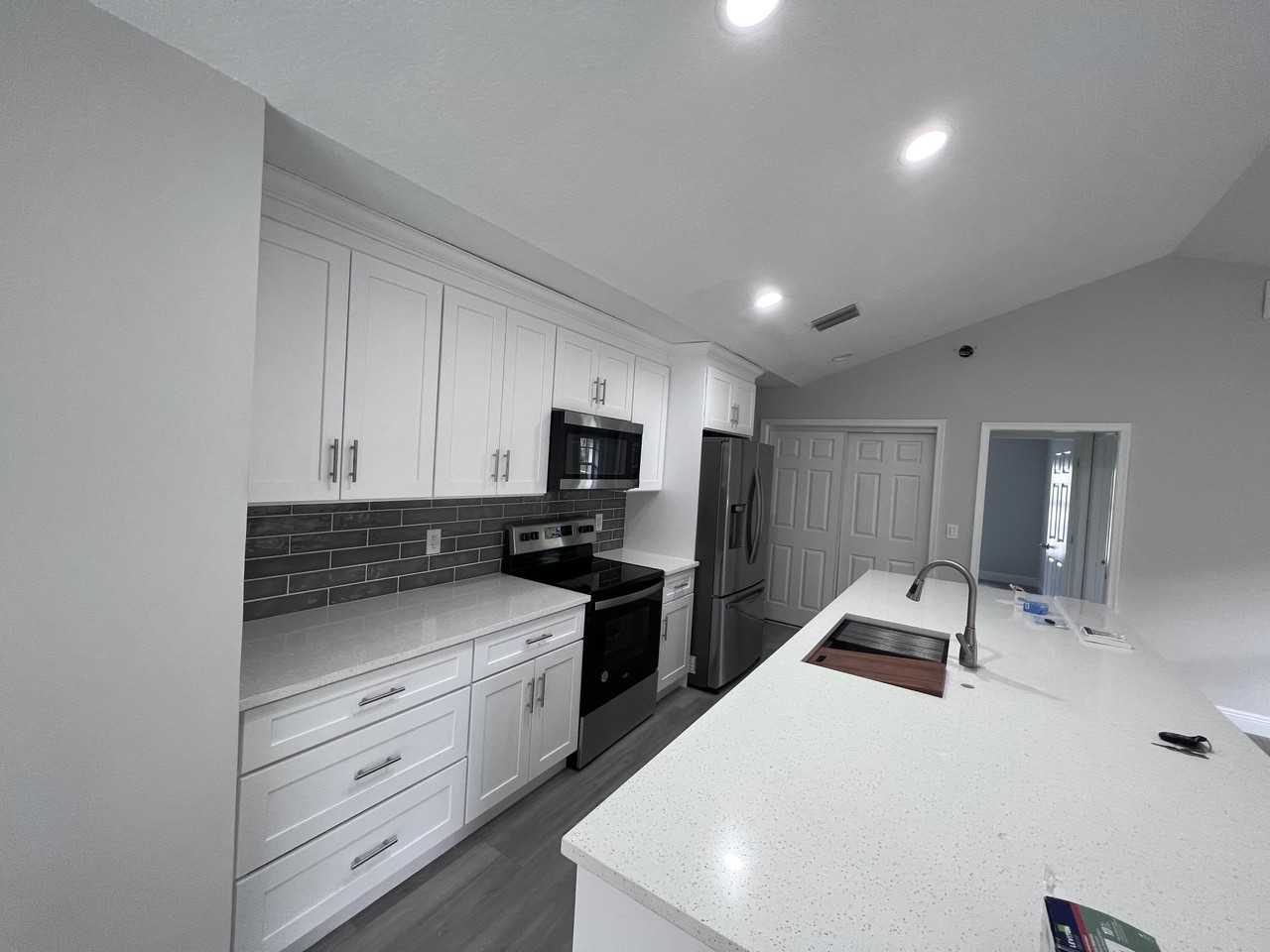 1598 Hawthorne Pl - Photo 5 of 38