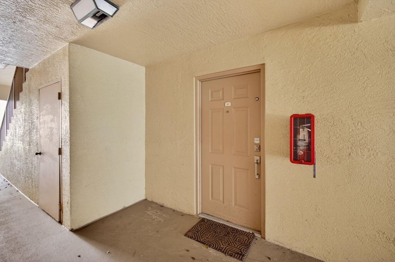4211 San Marino Blvd #105 - Photo 3 of 48