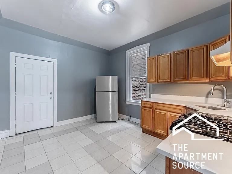 1426 S Avers Ave #2 - Photo 7 of 15