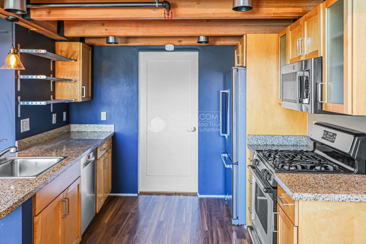 380 10th St #24 - Photo 3 of 22